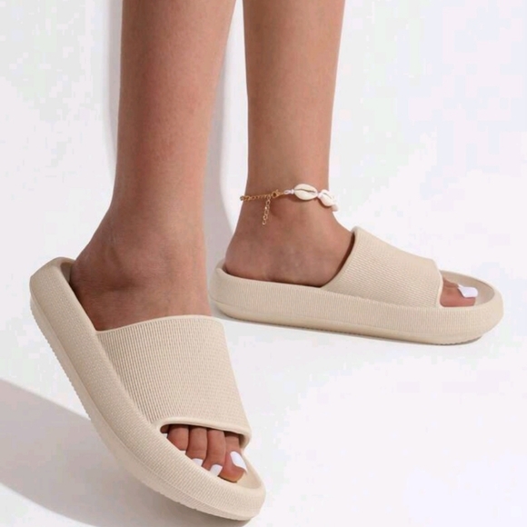 Sandals - Picture 4 of 4